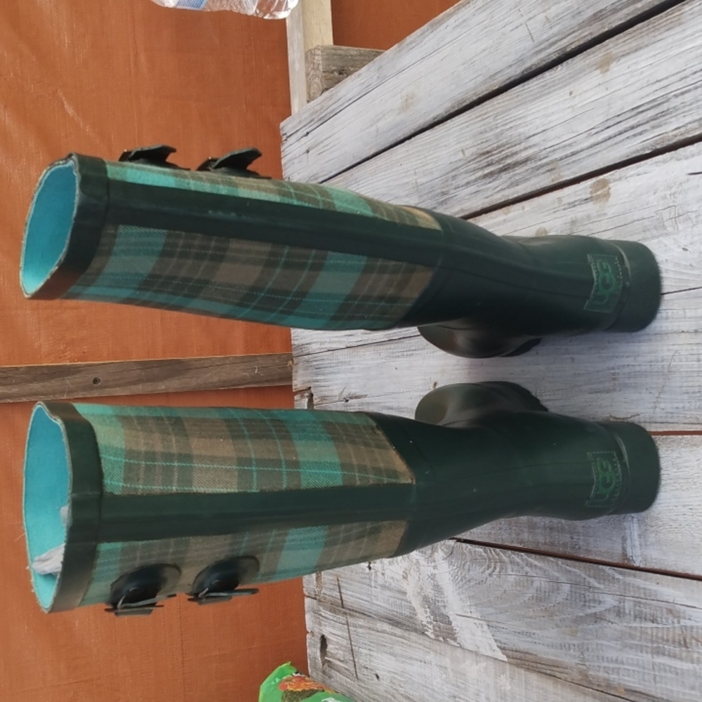 UGG plaid x hunter green rainboots - Picture 3 of 15